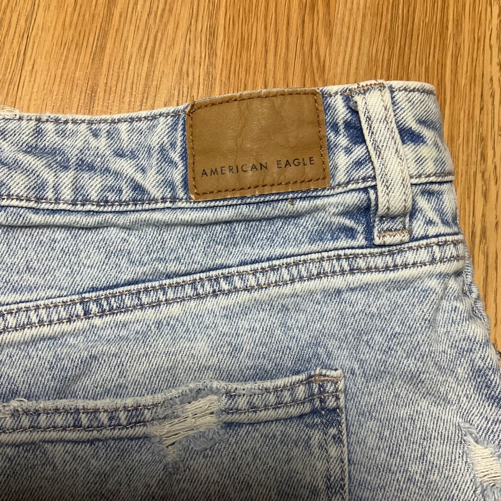 American Eagle Strigid Mom Shorts Womens 14 Light Wash Denim High Rise - Picture 8 of 9